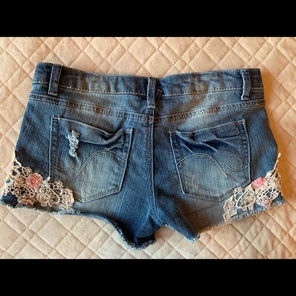 Vanilla Star Shorts - Picture 2 of 3